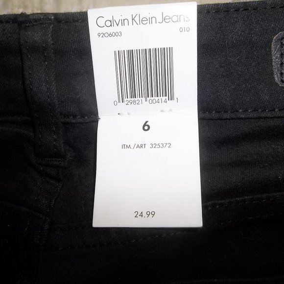 Calvin Klein - Picture 3 of 4